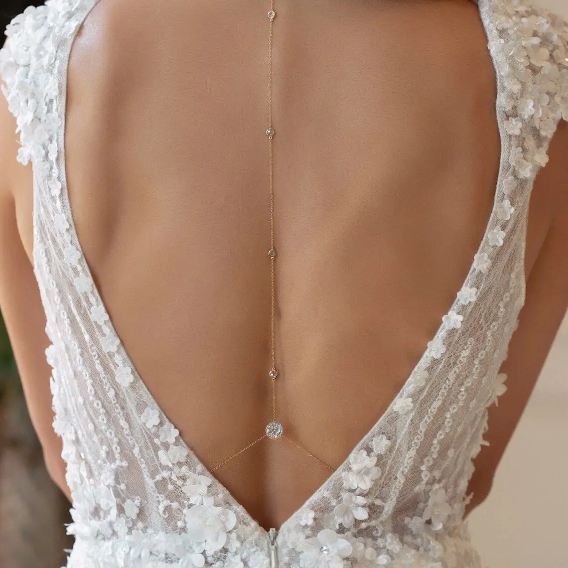 Body Jewelry For Backless Dress - سلسلة جسم أنيقة وبسيطة بتصميم كريستال