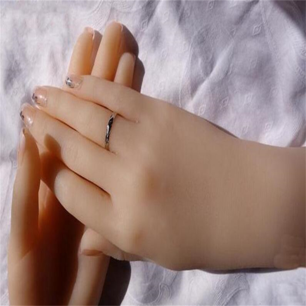Body Jewelry Plus - عارضة أزياء يدوية أنثى، دعائم الجسم،