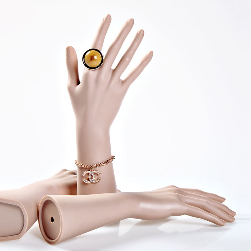 أيدي مانيكان نسائية غير قابلة  - مراجعة Body Jewelry Plus وسعره