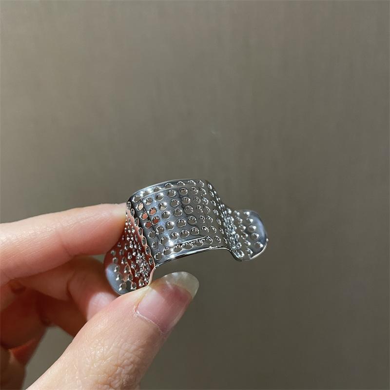 حلقة أنف معدنية على شكل لاصق ط - مراجعة Body Jewelry Tunnels وسعره