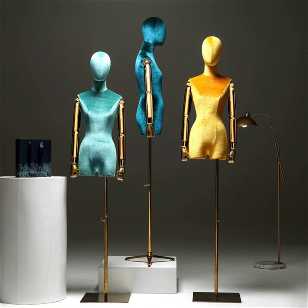 عارضة أزياء يدوية ذهبية كاملة  - مراجعة Body Jewelry Plus وسعره