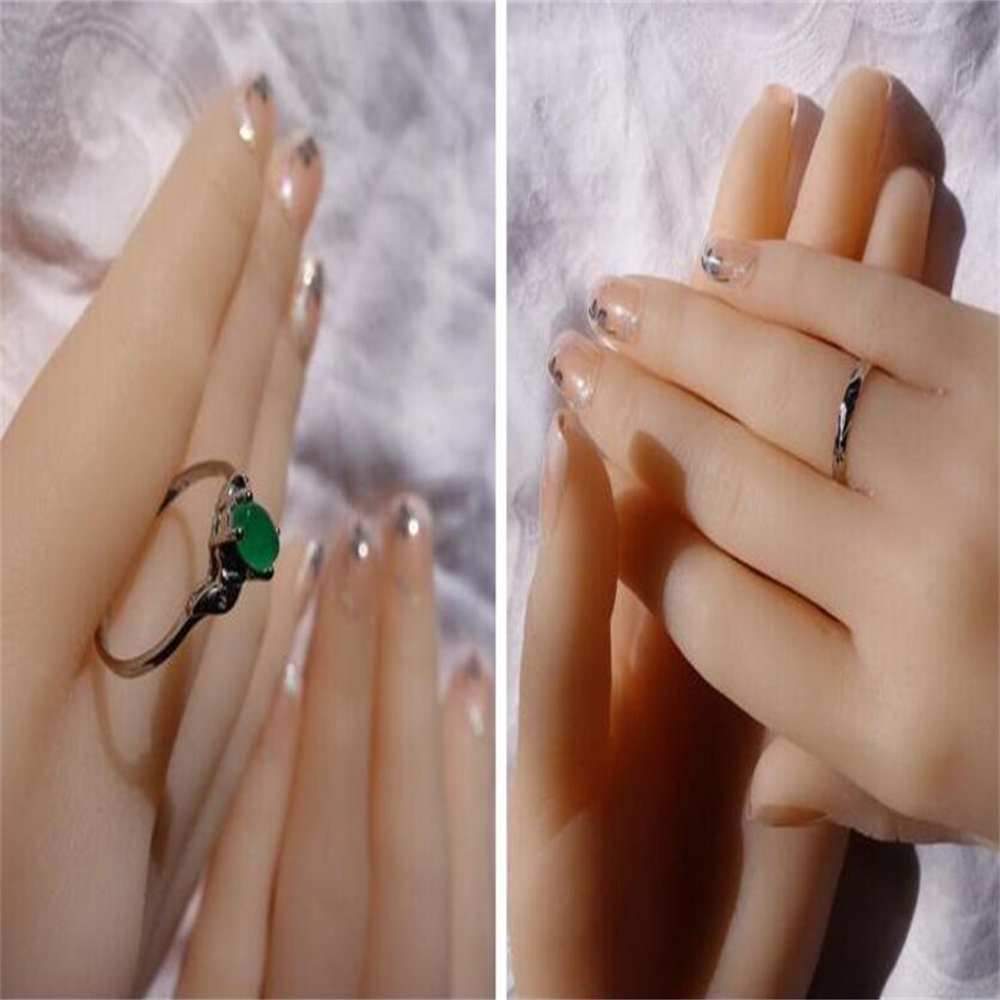عارضة أزياء يدوية أنثى، دعائم  - مراجعة Body Jewelry Plus وسعره