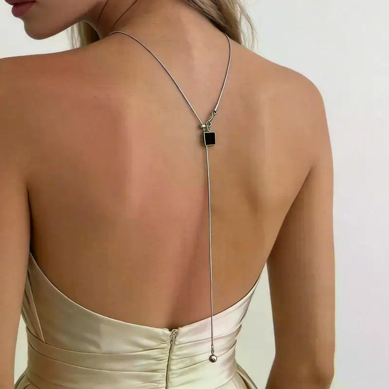 سلسلة ظهر لامعة باللؤلؤ للنساء - مراجعة Body Jewelry For Backless Dress وسعره